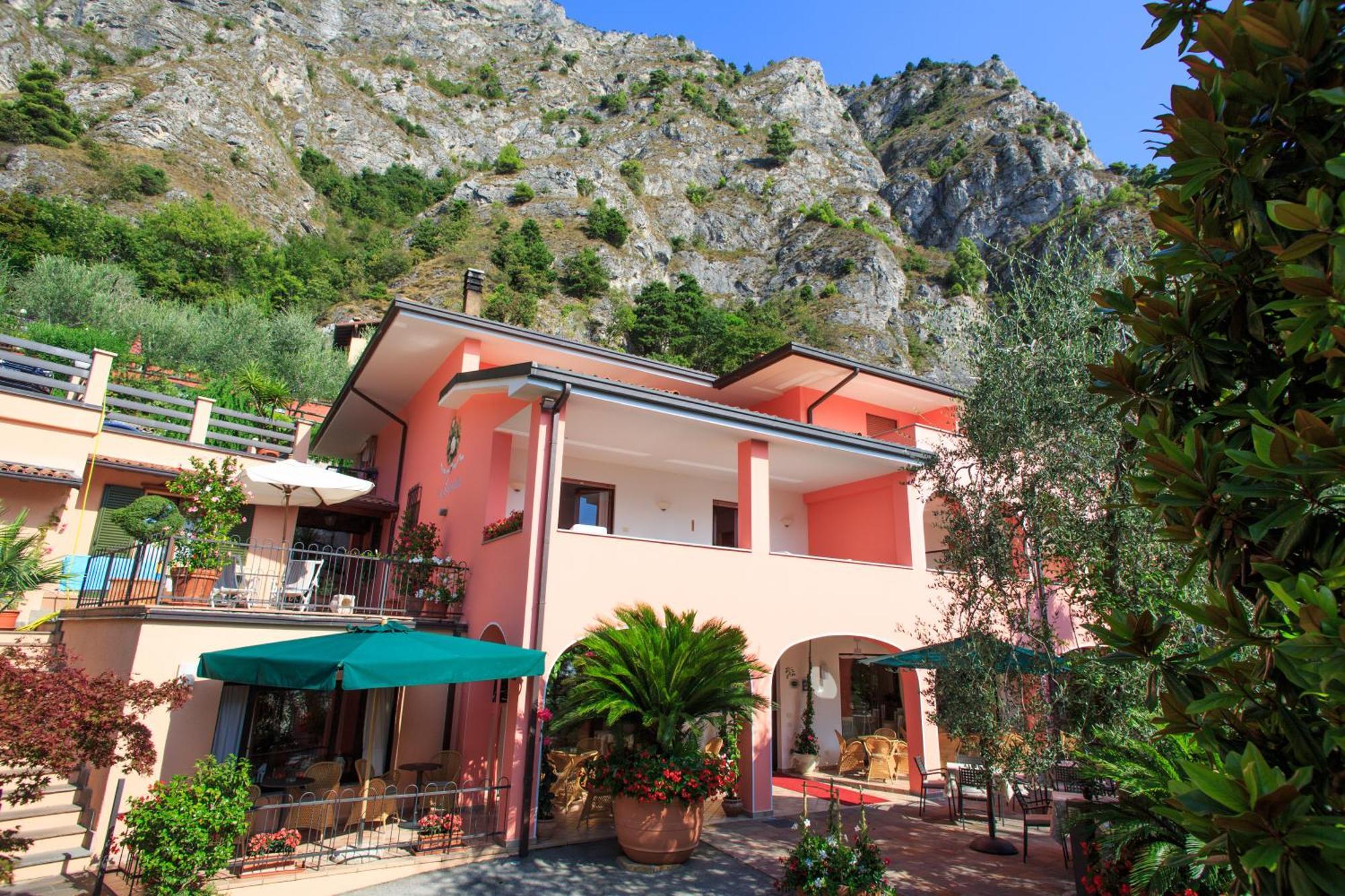Hotel La Gardenia & Villa Oleandra Limone sul Garda Room photo